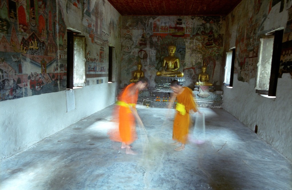 sweeping-monks sweeping-monks